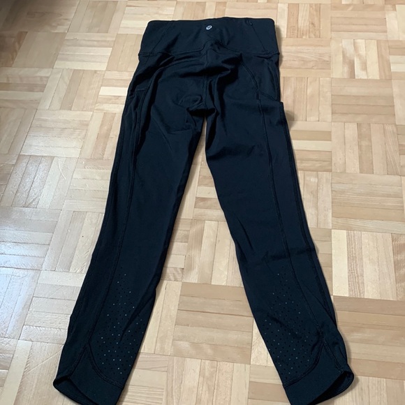 LULULEMON LEGGINGS SIZE 4 NULUX FABRIC WTH DESIGN EXCELLENT CONDITION - Picture 4 of 5